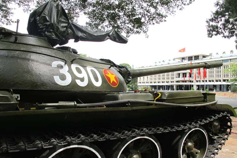 Bản sao xe tăng "390" và "843" trưng bày tại Dinh Độc Lập, nhắc nhớ sự kiện xe tăng dinh độc lập
