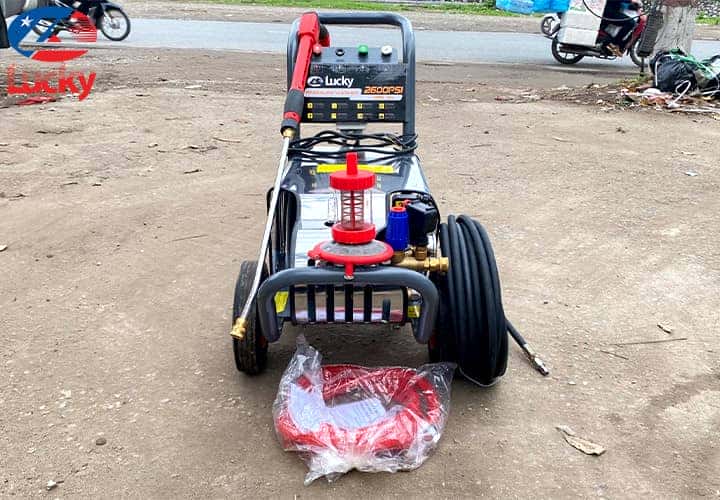 Bộ phụ kiện tiêu chuẩn đi kèm máy rửa xe ô tô cao áp