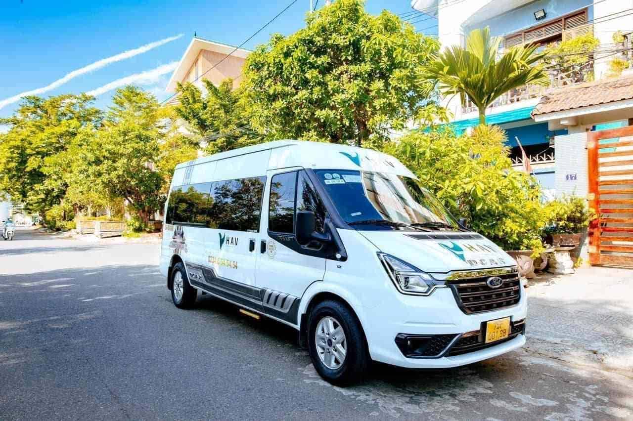 Ghế ngồi bọc da sang trọng trên xe HAV Limousine