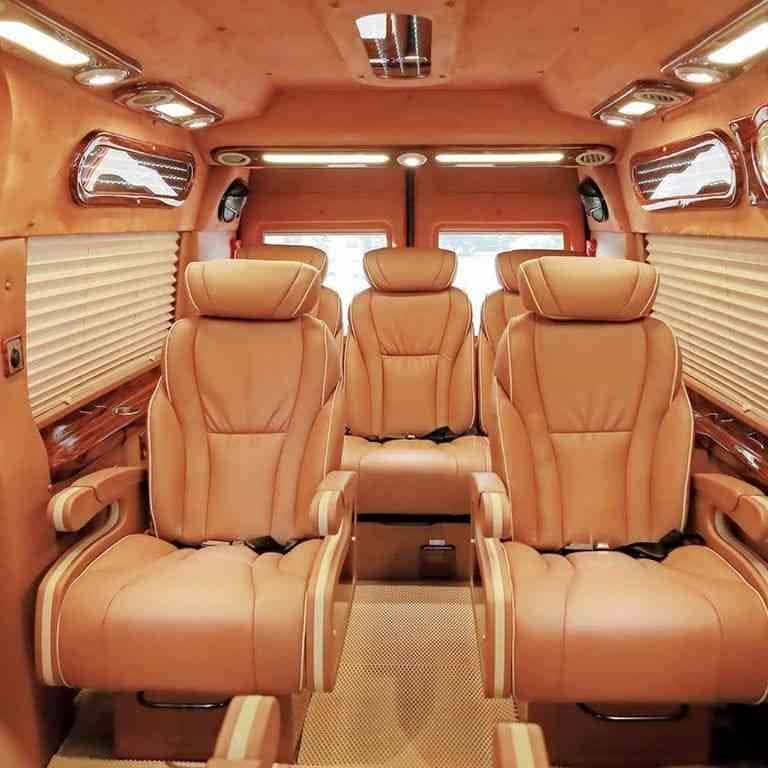 Ghế ngồi rộng rãi, tiện nghi trên xe Hương Giang Limousine