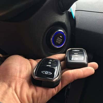 Hình ảnh chìa khóa Smartkey xe Toyota, một loại hình dịch vụ sửa khóa xe ô tô tại Đà Nẵng phổ biến.