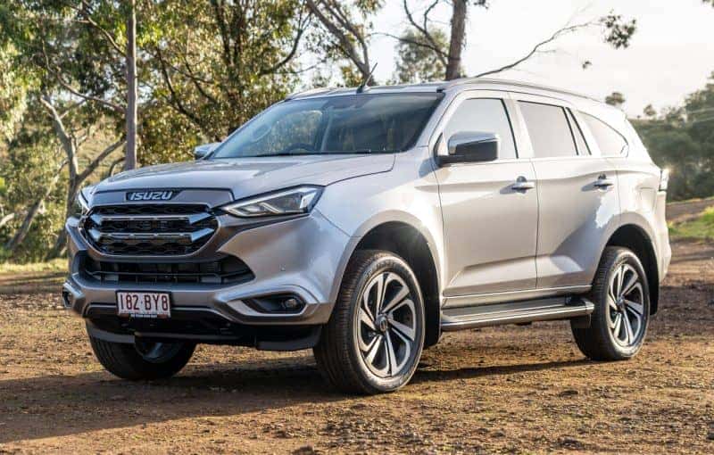 Isuzu Mu-X phiên bản 2022, một trong các dòng xe SUV 7 chỗ bền bỉ