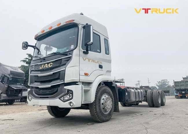 Mẫu xe tải JAC A5 sát xi với thiết kế ngoại thất mạnh mẽ