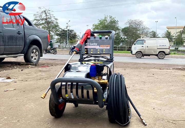 Máy rửa xe ô tô cao áp tự ngắt, thiết bị vệ sinh xe hơi hiệu quả