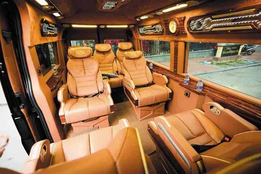 Nội thất xe Vietnam Explore Limousine với tông màu trầm