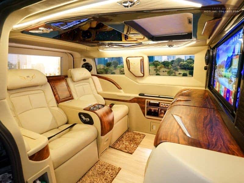 Phiên bản Ford Tourneo Limousine DCar President sang trọng nhất