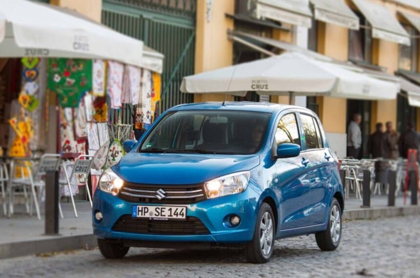Mẫu xe hatchback nhìn từ bên cạnh toát lên vẻ trẻ trung và năng động