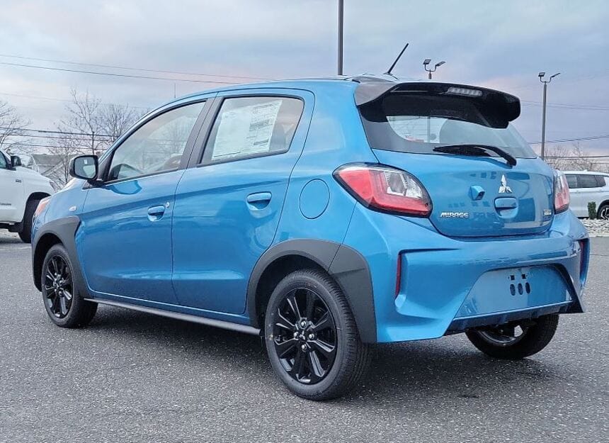 Mitsubishi Mirage khiến khách hàng không khỏi ngạc nhiên khi bước vào bên trong xe