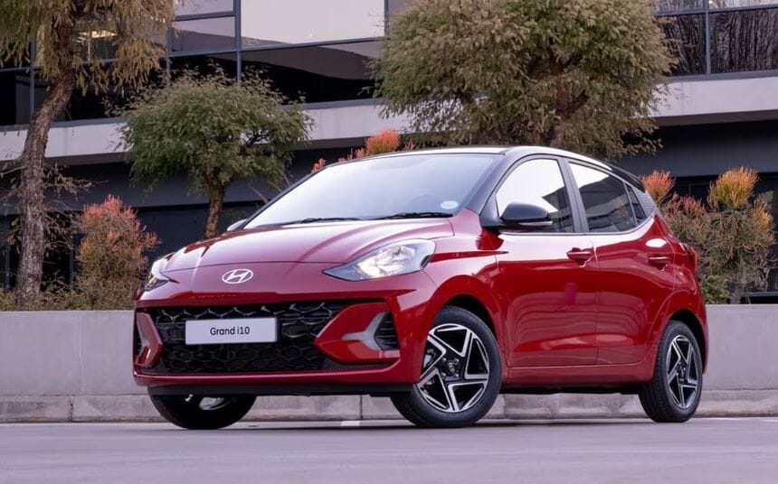 Tùy theo phiên bản mà giá của Grand i10 Sedan có sự chênh lệch khác nhau