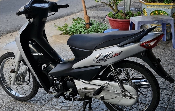 Wave Alpha đời 2006 chỉ đáp ứng nhu cầu di chuyển cơ bản, không phù hợp để tải nặng, di chuyển trên địa hình khó
