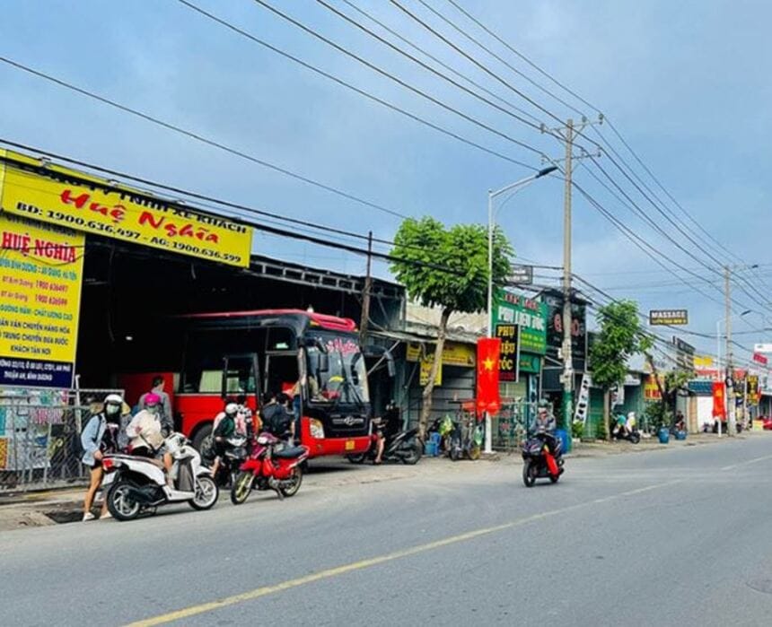 Bến xe Huệ Nghĩa có hai địa chỉ chính và đều nằm tại quận 11, thành phố Hồ Chí Minh