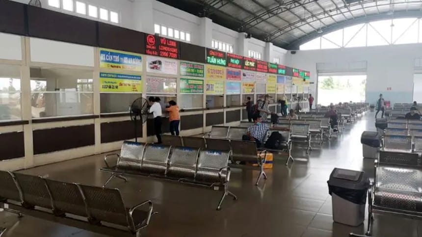 Không gian bên trong bến xe rộng rãi, sạch sẽ