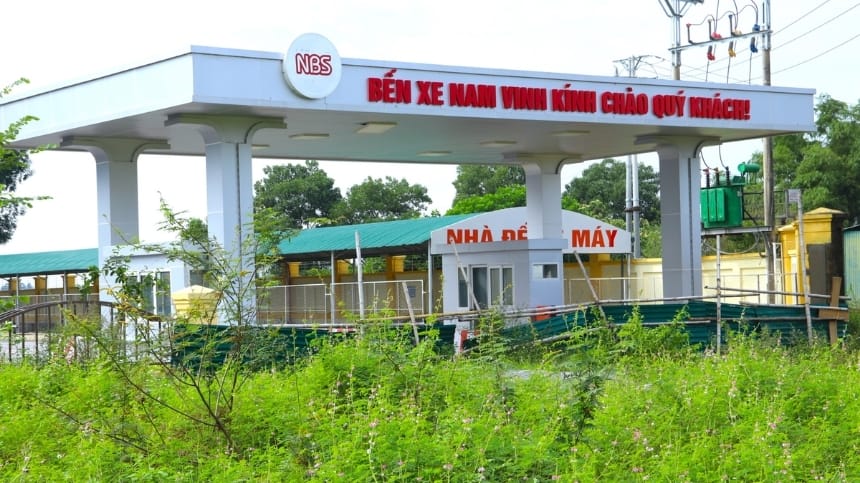 Bến xe Nam Vinh với số lượng lớn xe từ bến xe chợ Vinh cũ chuyển sang