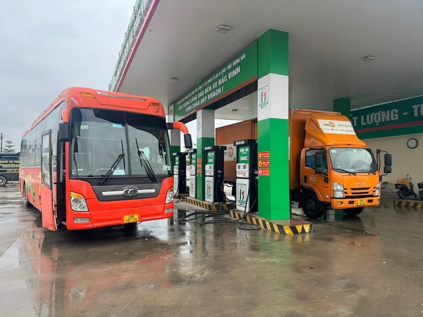 Cây xăng phục vụ tại bến xe