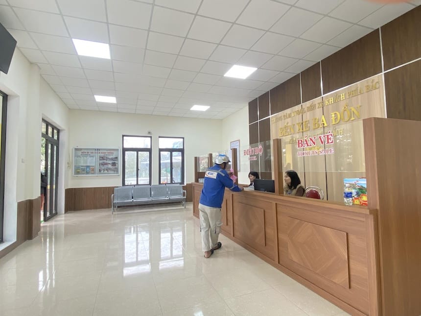 Cơ sở hạ tầng bến xe Ba Đồn khang trang, sạch sẽ