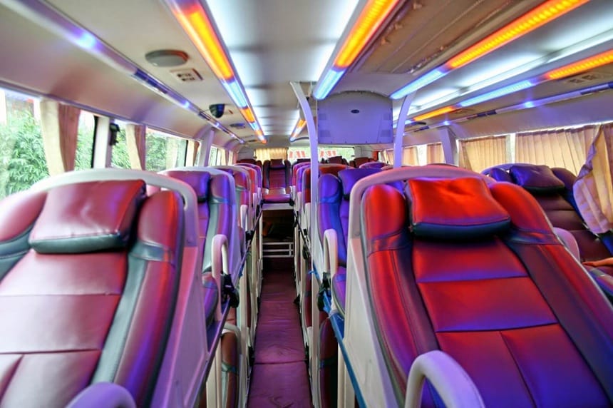 Cơ sở vật chất bên trong bến xe tương đối khang trang và cung cấp đầy đủ dịch vụ