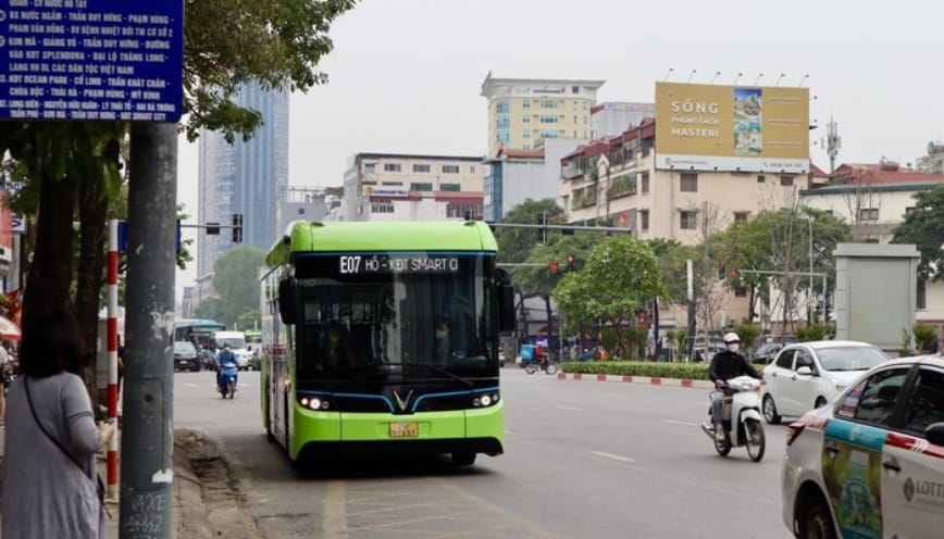 Bus E07 hoạt động xuyên suốt cả ngày