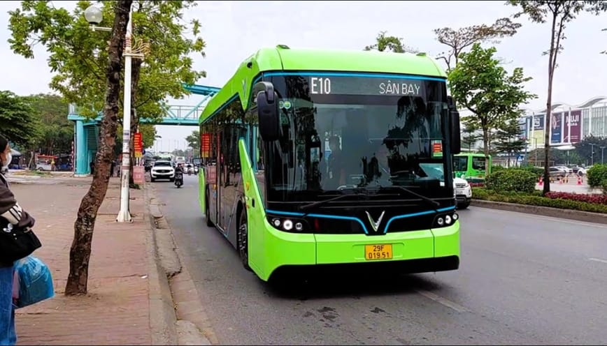 Di chuyển bằng xe bus đem lại sự tiện lợi