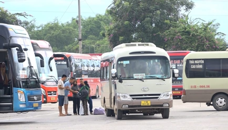 Di chuyển từ thành phố đến Quảng Yên bằng xe buýt