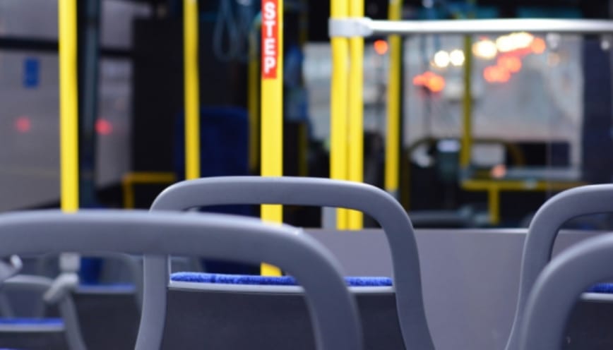 Sử dụng xe bus để đi học giúp tiết kiệm chi phí