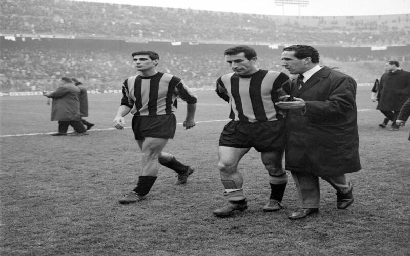 Helenio Herrera là nhà cầm quân có công lớn trong việc hoàn thiện và đưa Catenaccio lên đỉnh cao cùng Inter Milan
