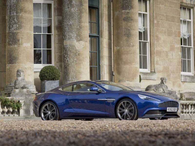 Aston Martin Vanquish - một trong những mẫu xe ô tô đẹp nhất hiện nay