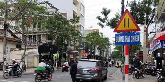 Biển báo Đường Hai Chiều W.204 cảnh báo an toàn giao thông