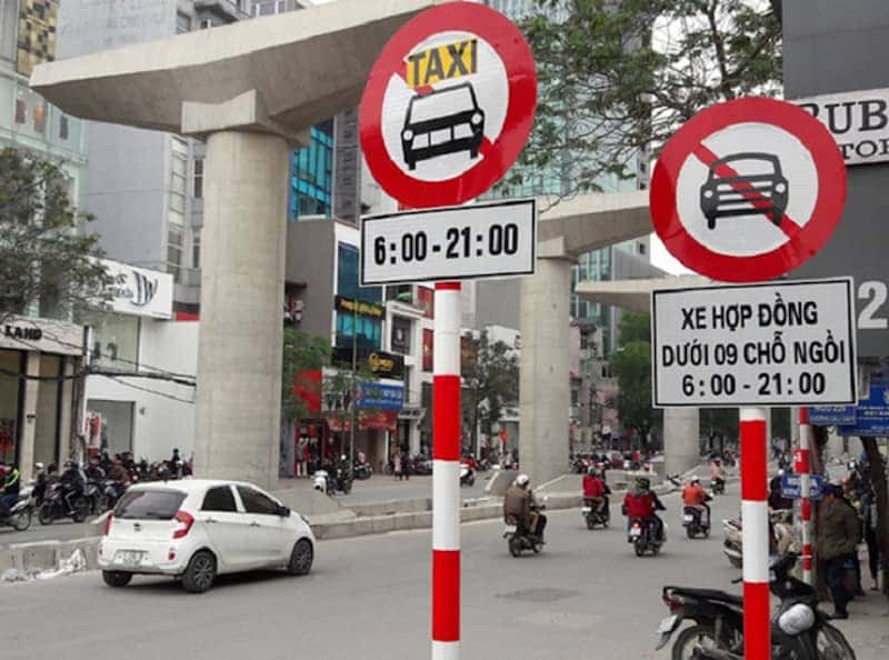 Biển phụ S508 quy định thời gian cấm cụ thể cho xe đi vào đường cấm
