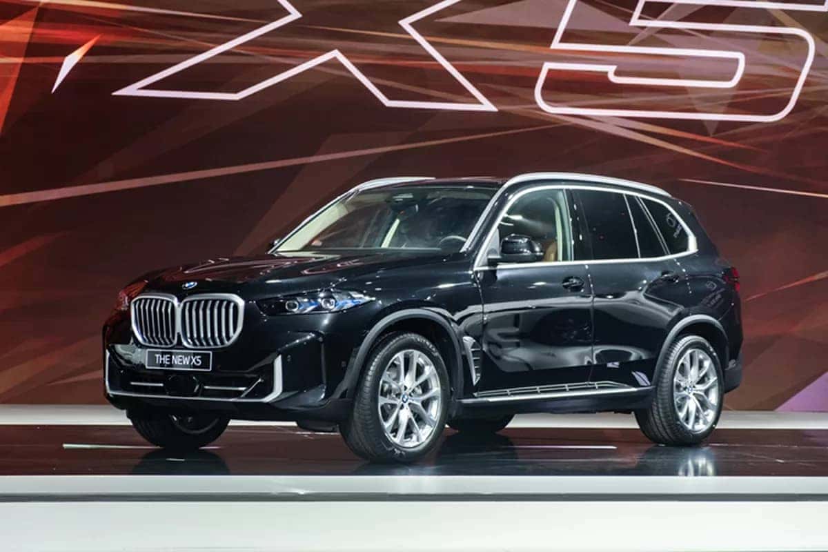 BMW X5, mẫu xe sang 7 chỗ với động cơ mạnh mẽ