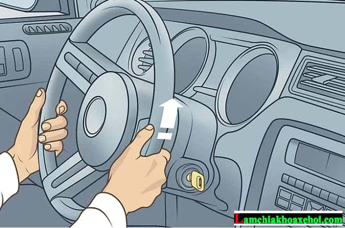 Cách mở vô lăng bị khóa bằng chìa khóa