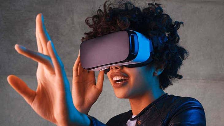 Cận cảnh một chiếc kính thực tế ảo VR với thiết kế công thái học
