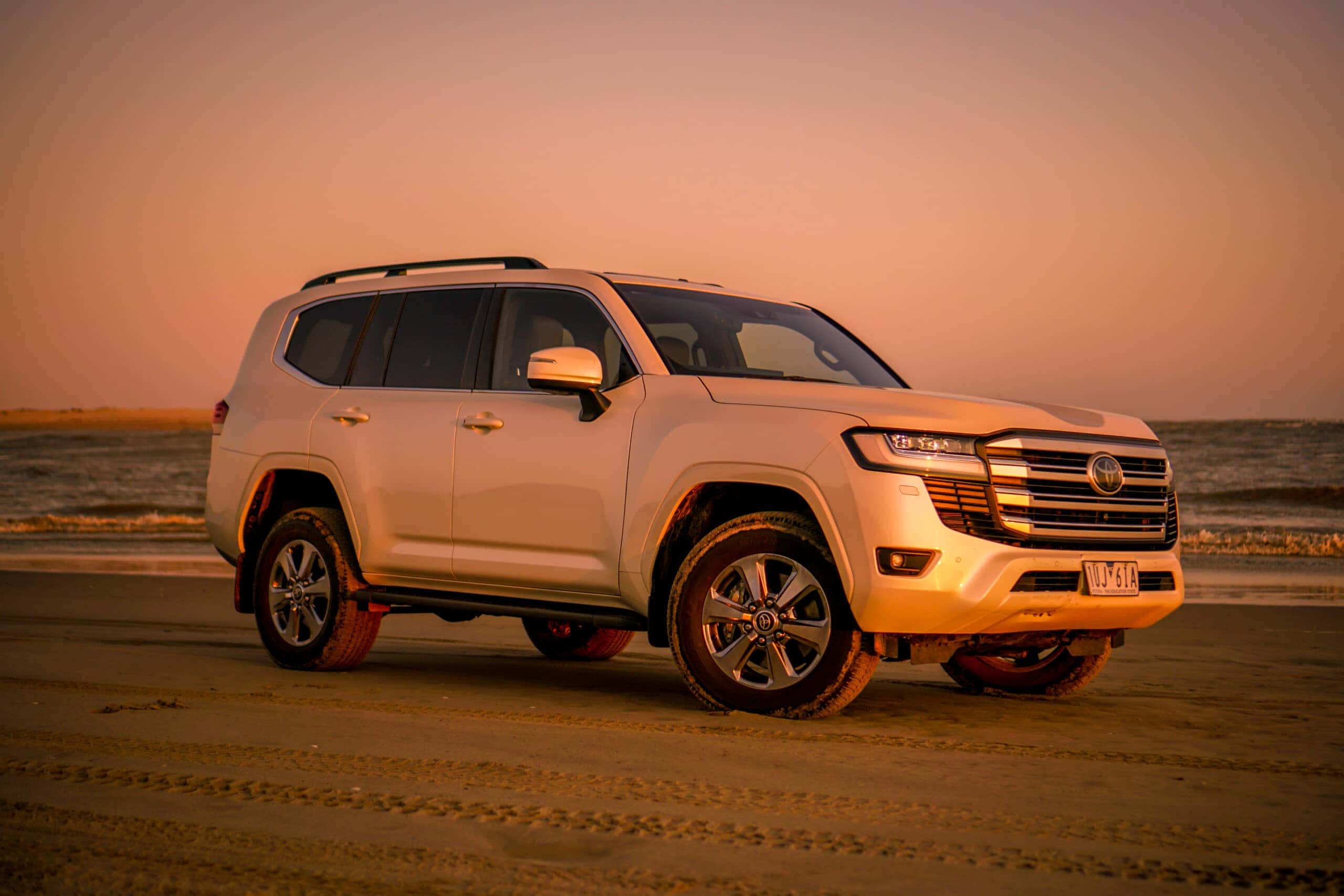 Chi tiết đèn pha Toyota Land Cruiser 2022