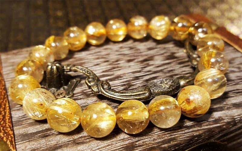 Chọn vòng phong thủy và trang sức may mắn cho người tuổi Quý Sửu 1973