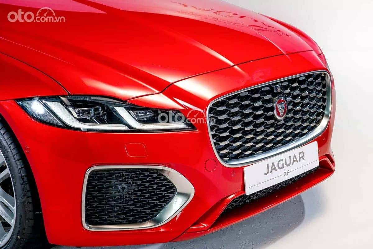Động cơ mạnh mẽ trên xe ô tô Jaguar XF