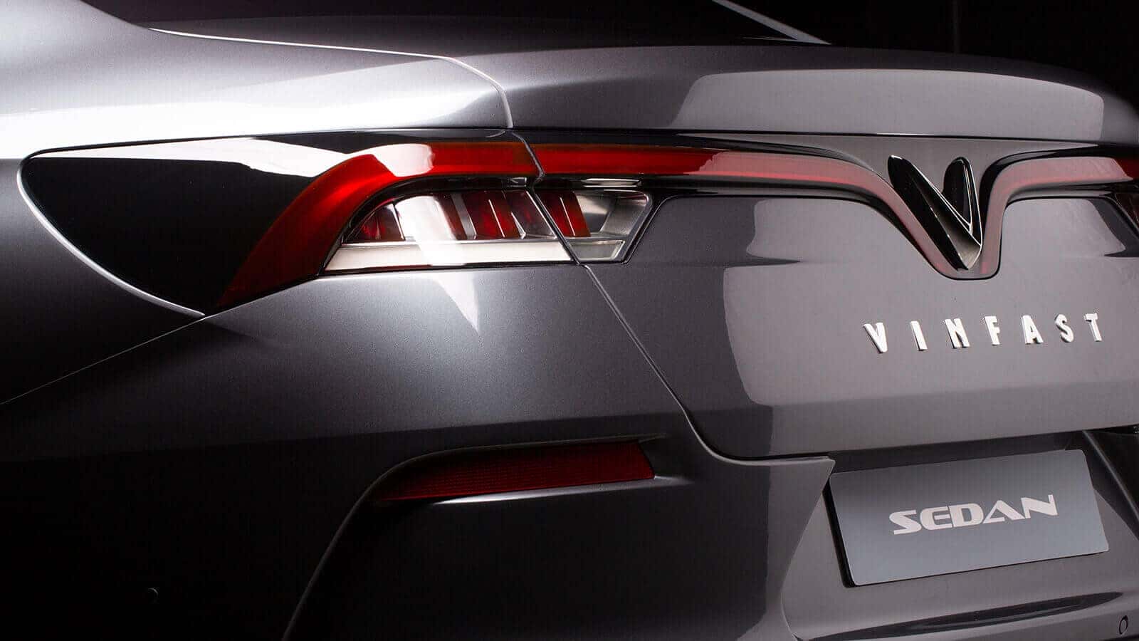 Đuôi xe VinFast Lux A2.0 Premium với dải đèn LED đặc trưng