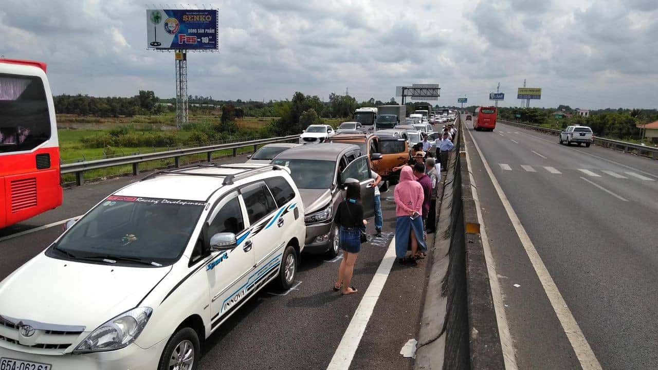 Duy trì khoảng cách an toàn giữa các xe ô tô khi tham gia giao thông