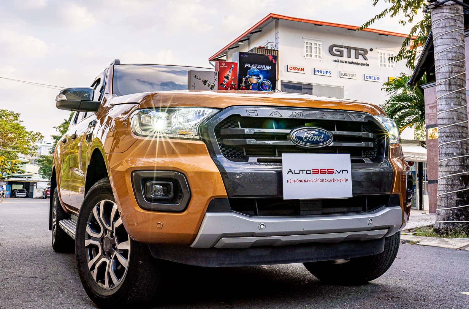 Ford Ranger sau khi nâng cấp hệ thống chiếu sáng từ halogen