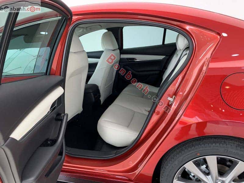 Ghế ngồi bọc da cao cấp trong khoang Mazda 3