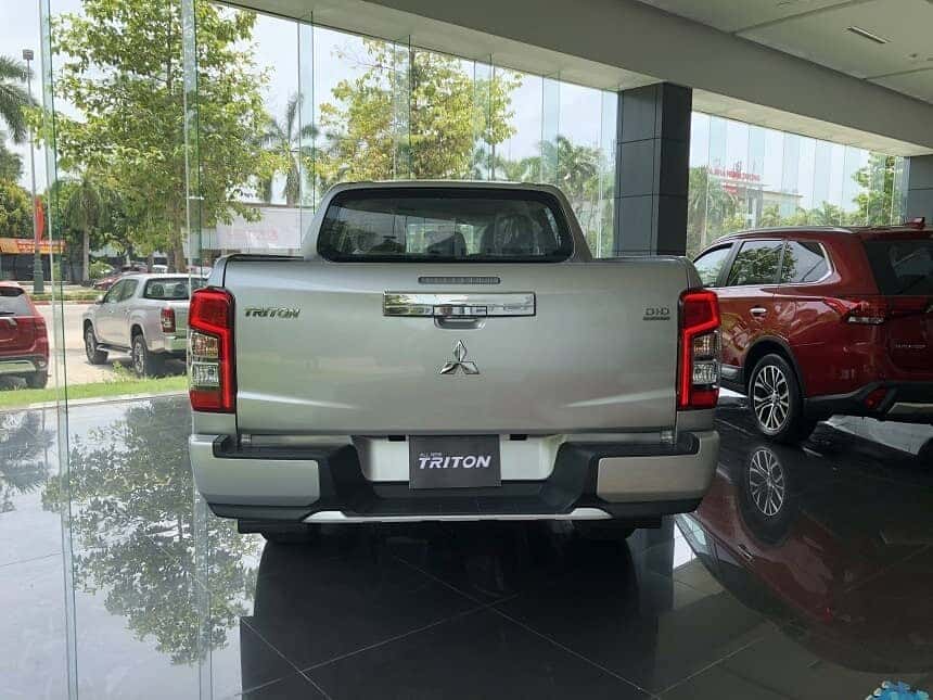 Mitsubishi Triton 4x2 AT Premium - Giá lăn bánh tại Nghệ An