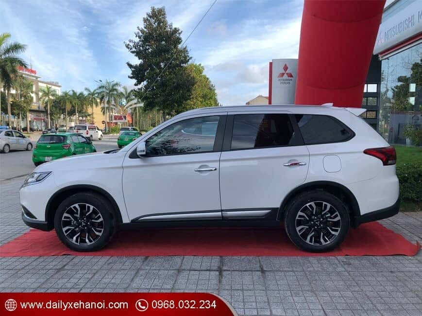 Phí lăn bánh xe Outlander bản 2.0 tiêu chuẩn tại Nghệ An