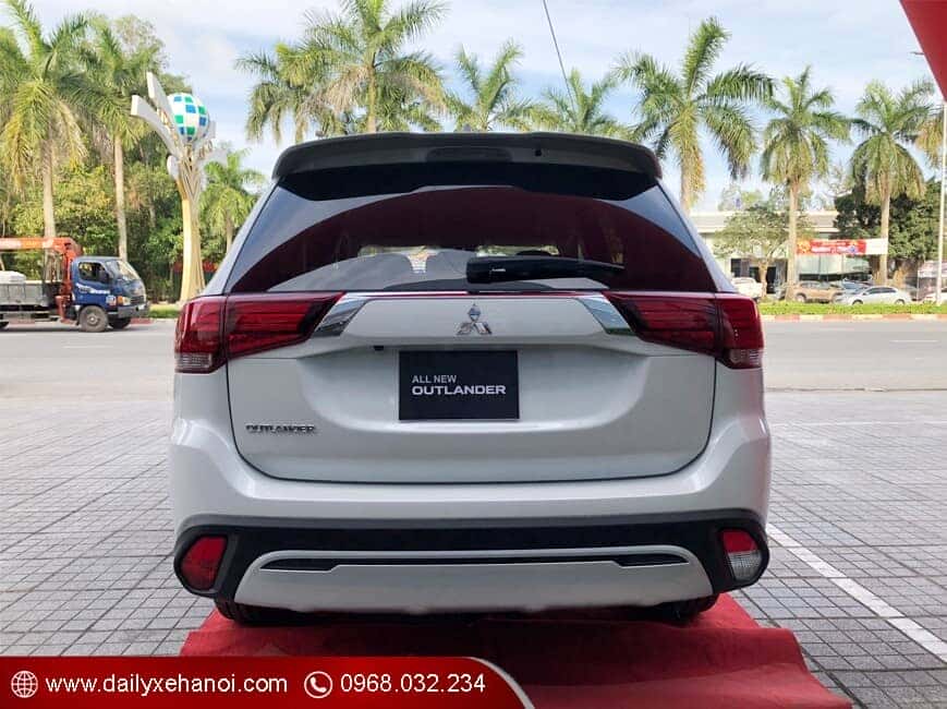 Giá xe lăn bánh Mitsubishi Outlander 2.0 tại Nghệ An