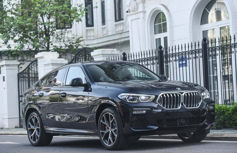 Giá xe BMW X6 bao nhiêu hiển thị trên màn hình