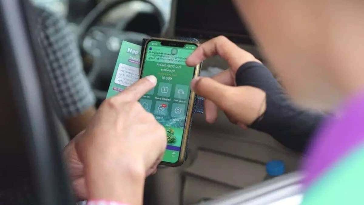 Giao diện ứng dụng VETC trên điện thoại với mục tra cứu tài khoản