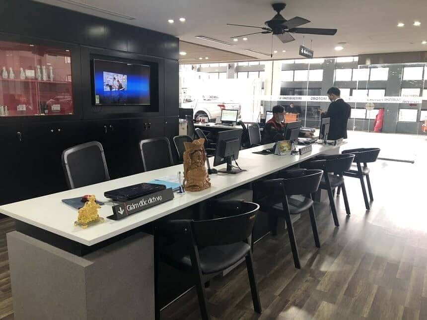 Khu vực tiếp nhận khách hàng đến làm bảo dưỡng và sửa chữa xe tại Showroom Mitsubishi Nghệ An