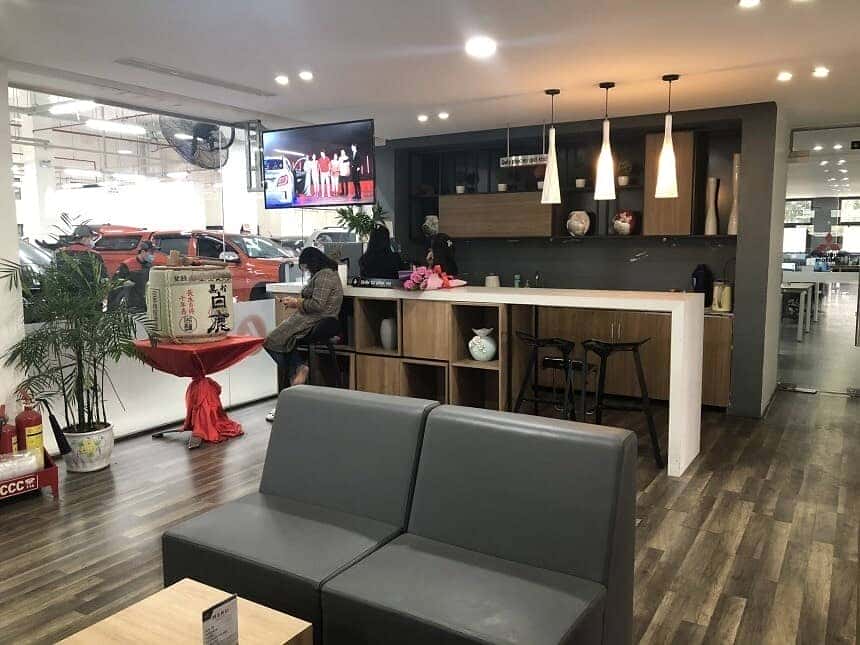 Khu phục vụ đồ uống miễn phí cho khách hàng của đại lý ô tô Mitsubishi Nghệ An