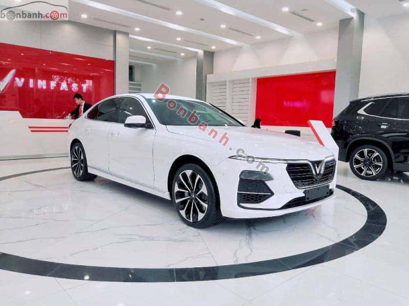Góc nhìn ngoại thất trước của VinFast Lux A2.0 đời 2022