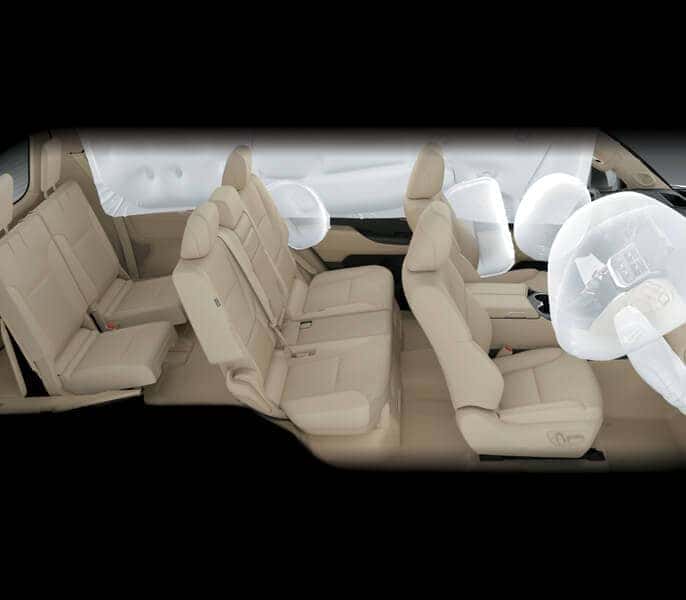 Hệ thống túi khí an toàn đa điểm trên Toyota Land Cruiser.