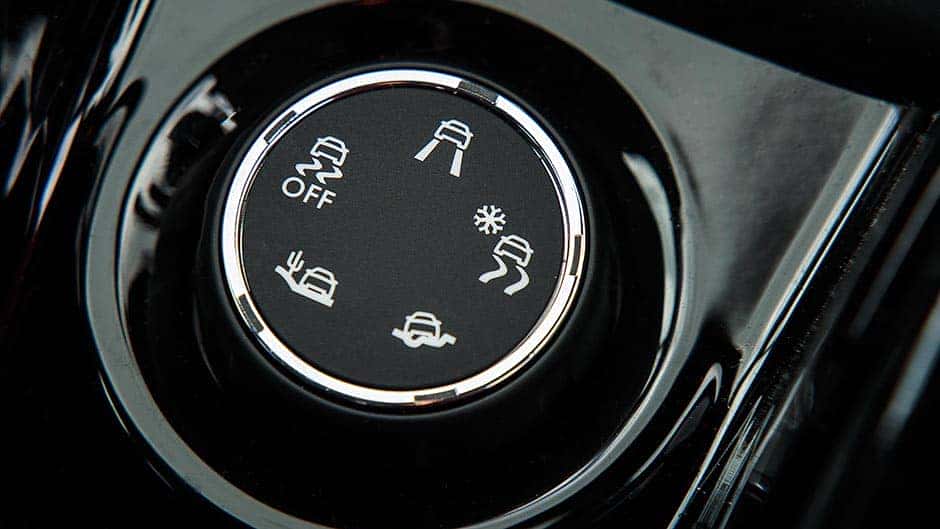 Hình ảnh cần số và núm xoay Grip Control của Peugeot 2008 GT Line