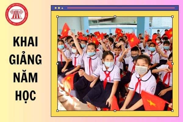 Hình ảnh lễ khai giảng, mang ý nghĩa về sự khởi đầu và các sự kiện chính thức, có thể liên quan đến việc bắt đầu quy trình đăng ký biển số xe tại Tuyên Quang