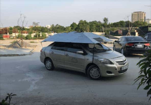 Hình ảnh minh họa bằng lái xe B2 và các loại xe ô tô con, xe bán tải phù hợp để điều khiển.